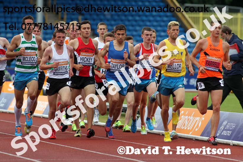 Tomas Farrell (Border) leads the 5000 metres, 2014 Sainsbury's British Championships. Photo: David T. Hewitson/Sports for All Pics